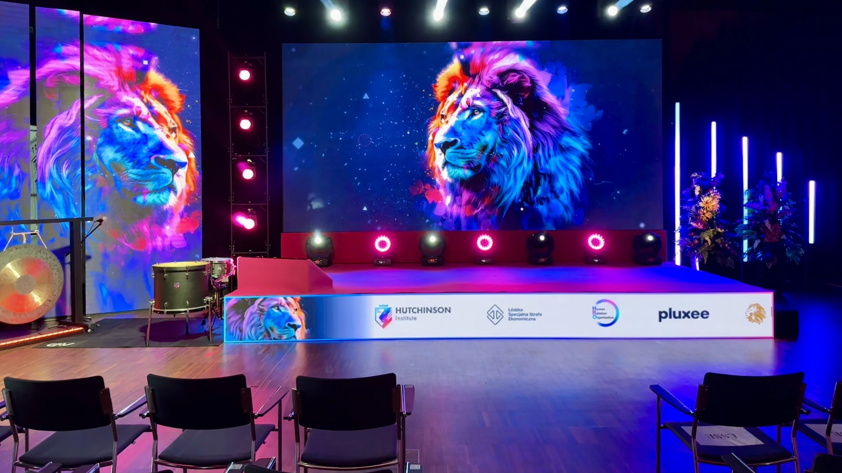 Gotowa scena z ekranami LED